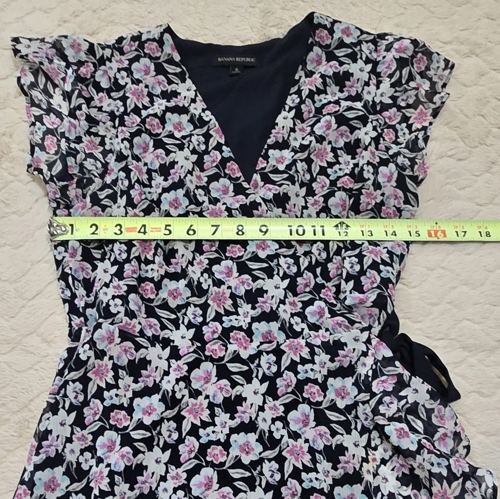 Banana Republic Navy-Blue Floral Faux-Wrap Ruffle Short Sleeve Dress, Size 6 - Picture 4 of 9